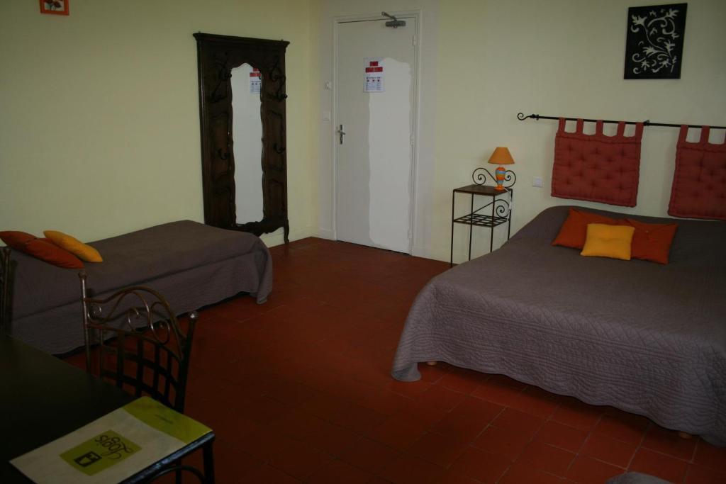 Auberge Du Chateau Margon  Room photo