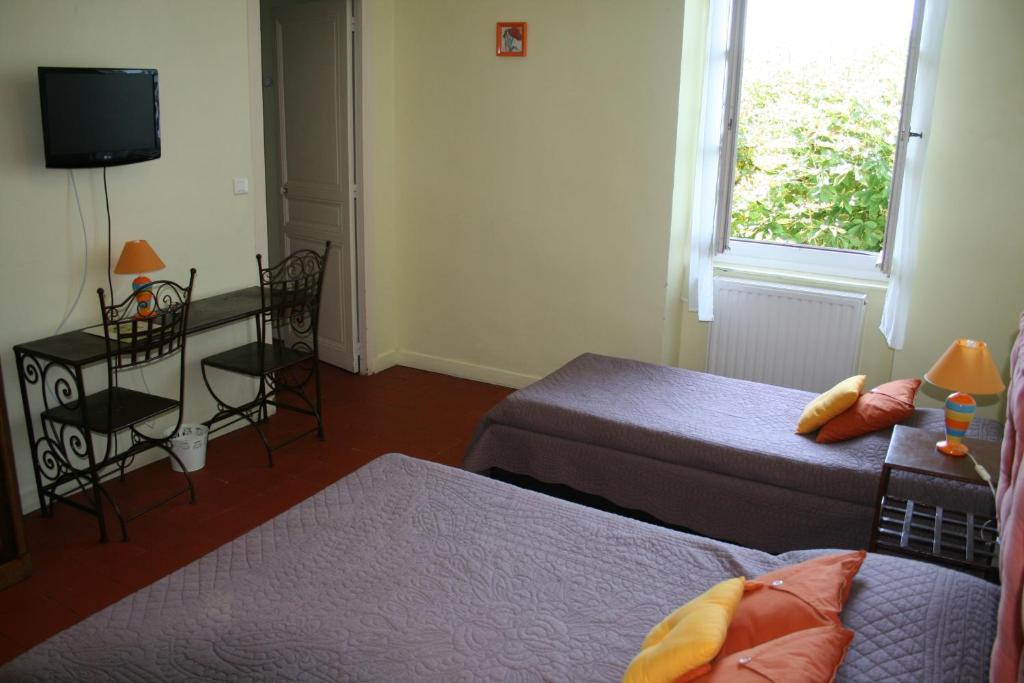 Auberge Du Chateau Margon  Room photo